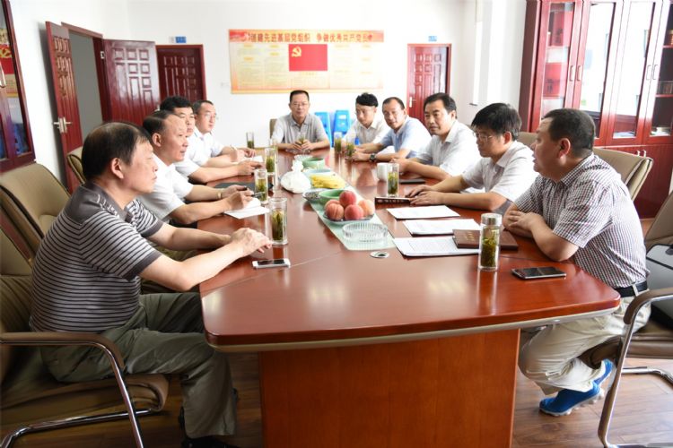 省委統(tǒng)戰(zhàn)部部長(zhǎng)、省工商聯(lián)黨組書記徐發(fā)成前往六百里公司調(diào)研.jpg